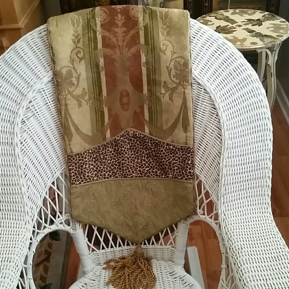 Table Runner - Picture 5 of 5